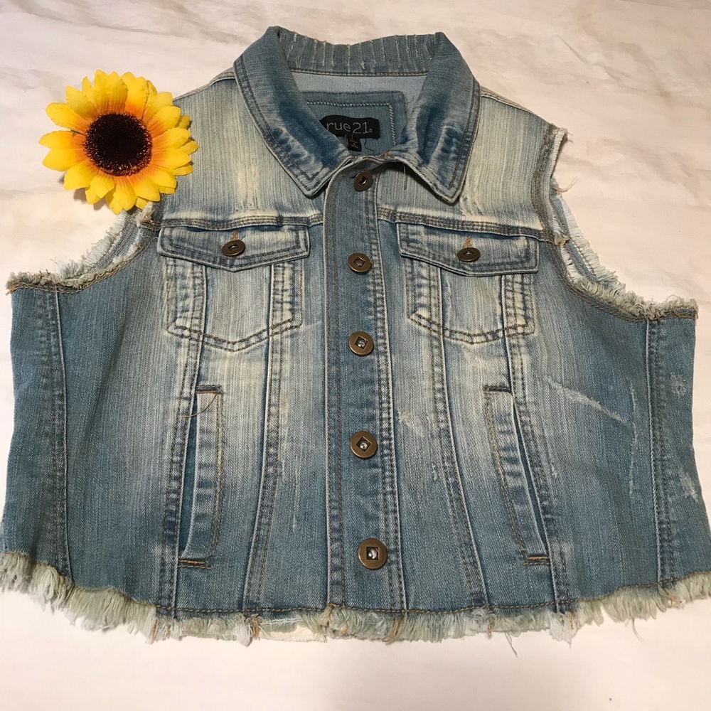 Beautiful Rue 21 Top - Picture 2 of 8